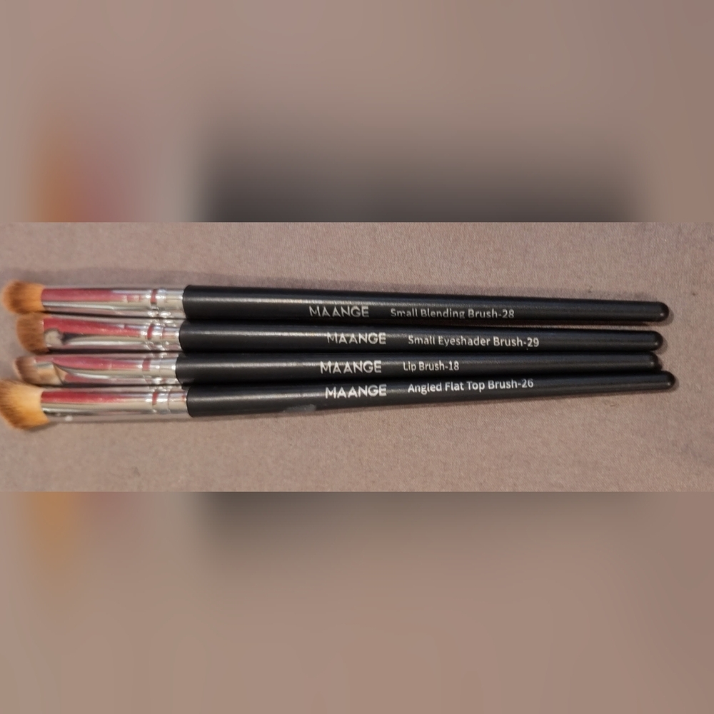 NEW!! MAANGE Makeup Brush Set (4)